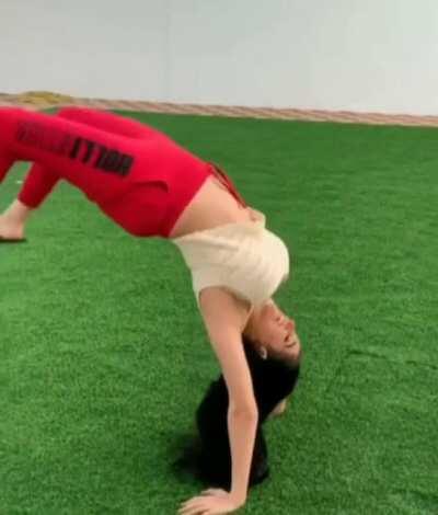 Holly shhh 😳 just look at them jiggle tho 🍈🍈