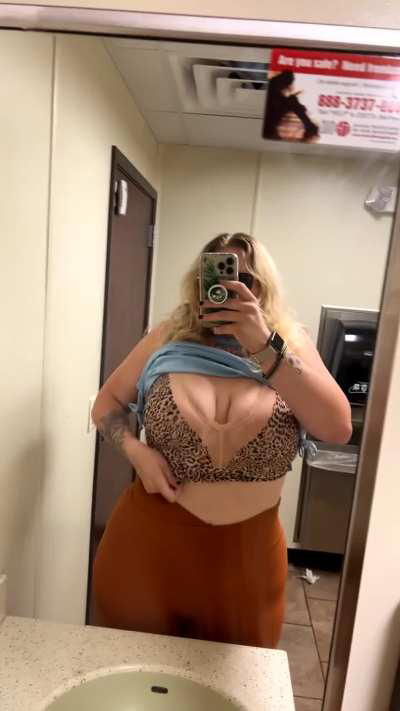 I like to send stuff like this to my fiancé when we are on a date. 😘 