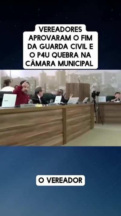 Oque vocês acham disso ? vereadores da cidade de pouso alegre votaram pela extinção da guarda municipal e no lugar deles vão contratar uma empresa de segurança privada terceira no lugar.