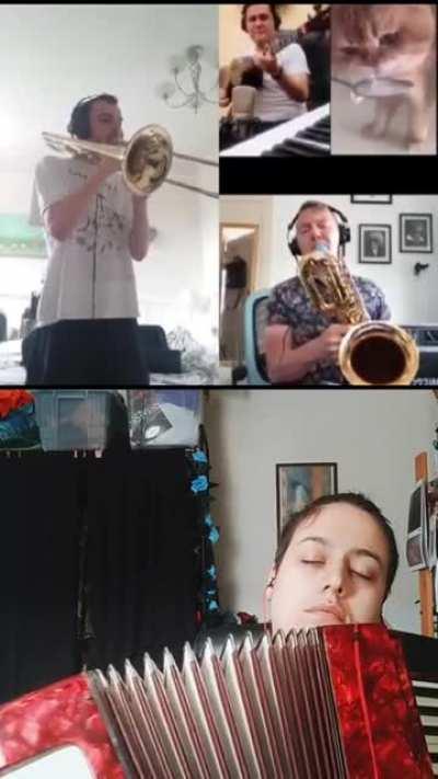 Cuando tik tok es bueno 😺