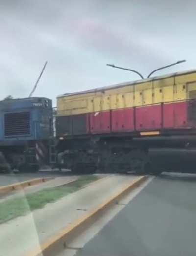 Locomotora descubre que no hay barrera e intenta escaparse