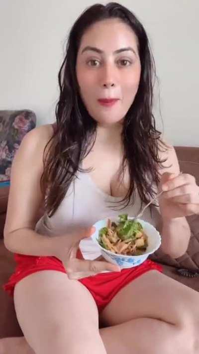 Urvashi Solanki (old) 😍😍