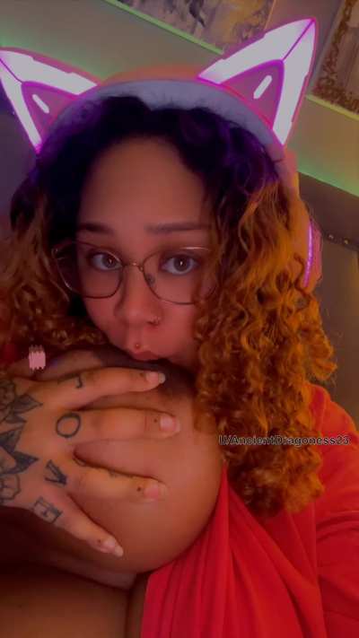 Gamer tits are the naughtiest tits ;)