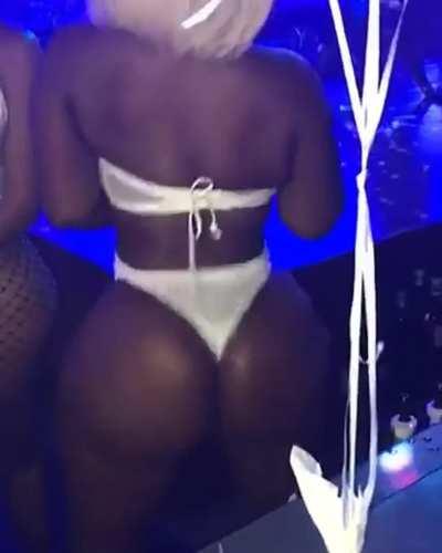 MaddyMorebucks (@maddymorebuckss)