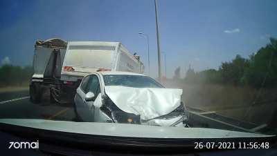 [Israel] Truck jackknifes and crashes into 2 cars