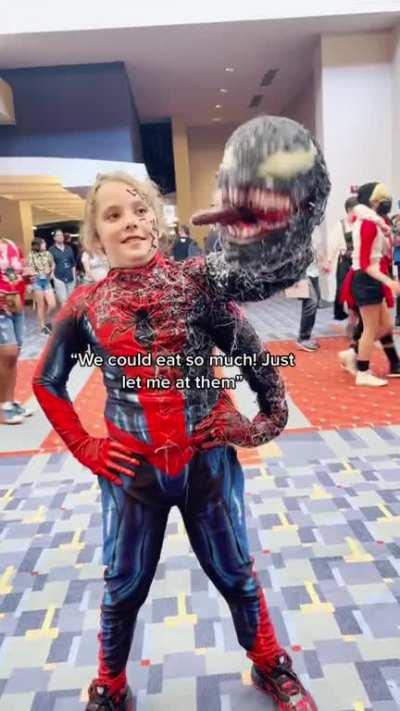 This kids venom cosplay