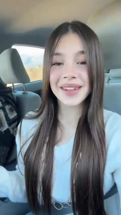 Ella es.: NAIARA, influencer. 2025.