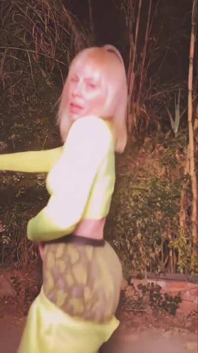 Natasha Bedingfield Ass Jiggle on TikTok Dance. (AI Upscaled)
