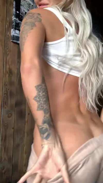 hey sweeety.. do you love my new hair???))