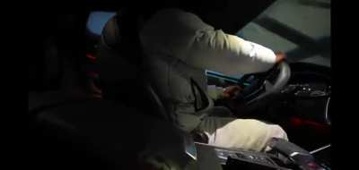 Karma weil er mit Anus Spiegel Schnee weg gemacht hat. Big F an RS7