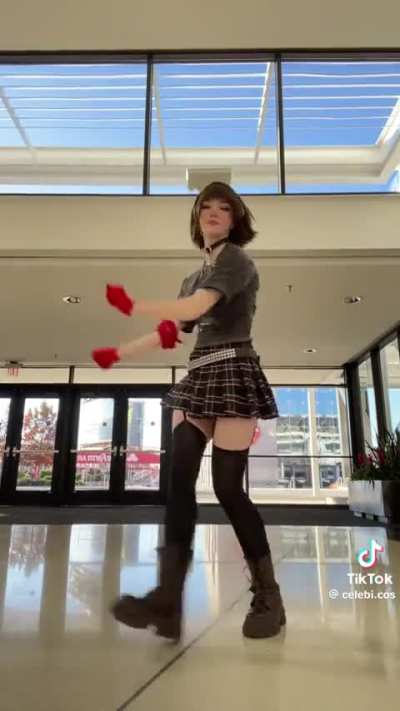 Love how does she dances