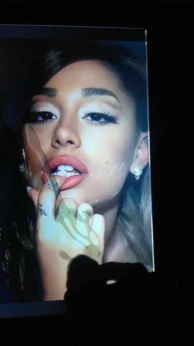 Load on Ari cute face