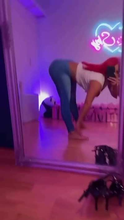 OMGGG WHO WANTS TO JOIN THAT IVY DISCORD 🥵