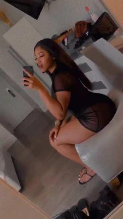 Whoistroia (@whoistroia)