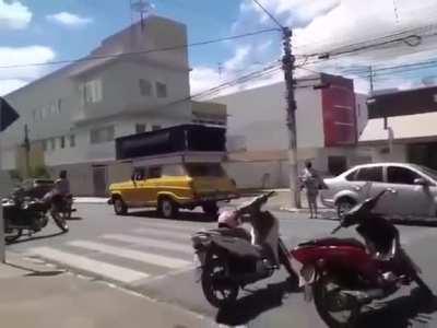 E tem burro que apoia