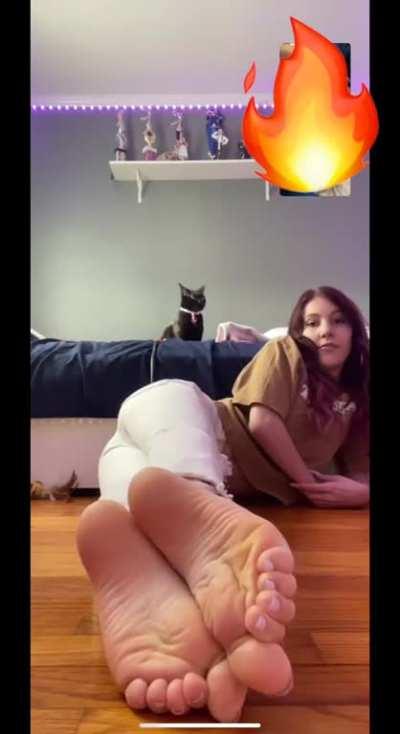 Girl from Tik Tok shows her perfect wrinkles on FaceTime!