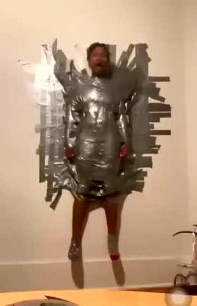 A selfieeee...ooh, well...