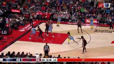 [Highlight] The lane clears out and Ja takes advantage of the situation