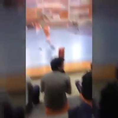 El pichichi Daniel Scioli mostrandonos como se juega al Futsal