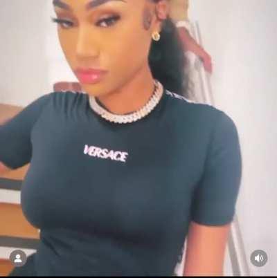 Nigga dejounte grabbing that 🍑he lucky asl😭