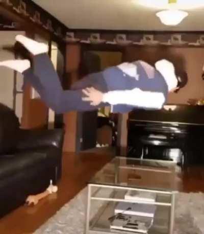 o cara tem um estoque de mesa em casa