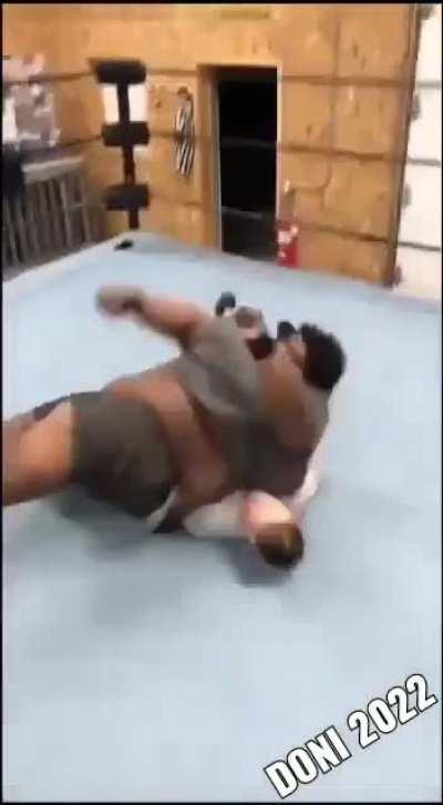 homem reage a um covarde ataque de gordofobia, veja as imagens na integra do local