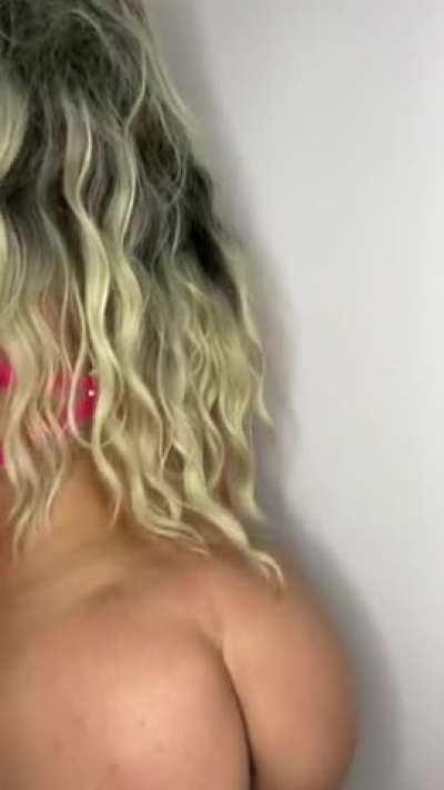 My son likes to eat me twice a day, this is how i'm waiting him from soccer game