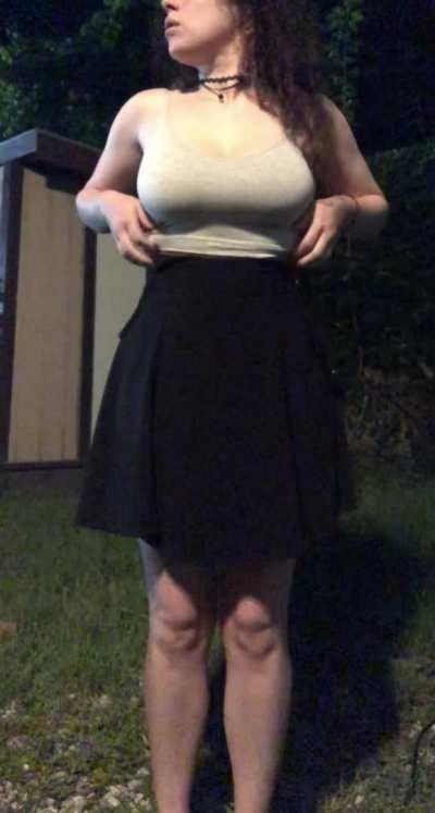 Flashing in my city backyard [f]