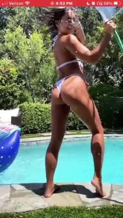 Vanessa Hudgens all wet💦💦