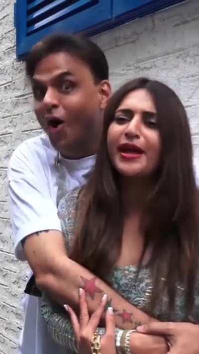 divyanka tripathi kissing