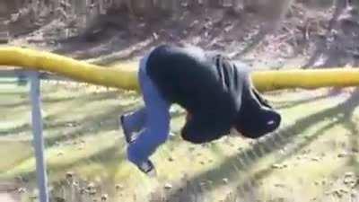 Um belo par de bolas foi destruído