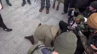 Protestor not happy with Rittenhouse verdict falls to the ground and says Fuk America. Fakes seizure. 😂😂