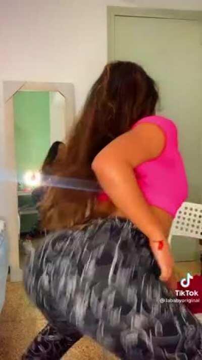 Big Latina Twerk