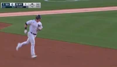 [Highlight] Billy McKinney 432 ft 2-run HR to make it 3-0 Yankees.