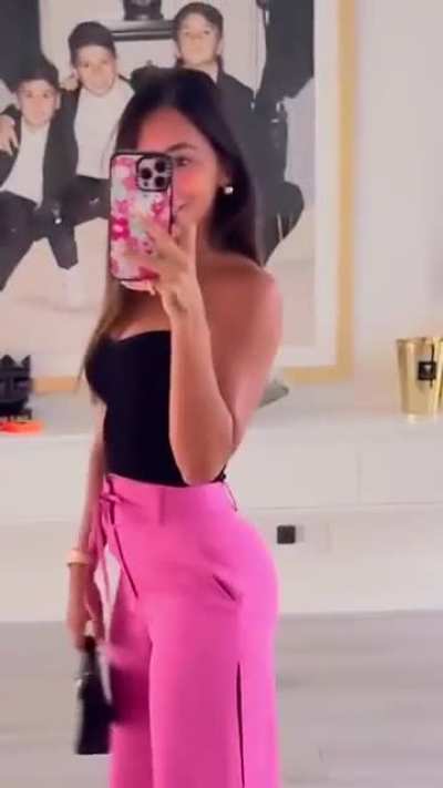 I'd love to just spank that ass 😍 😍 😍