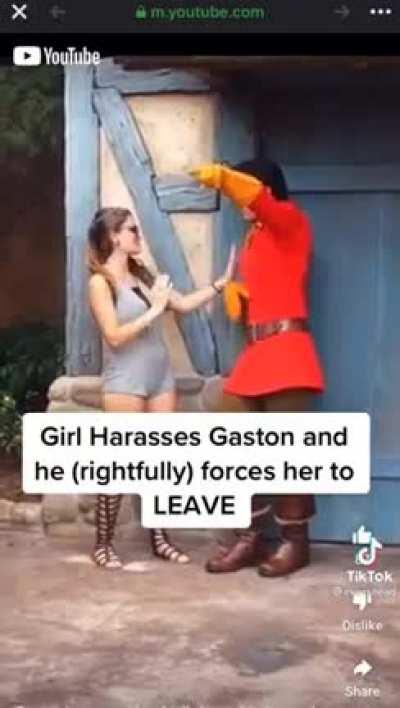 Bro thinks she's in a porn hub video 💀