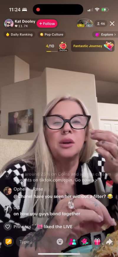 First time catching her live, I fully understand what y’all mean about the filters! Is it just me or does she chew like an asshole 😂