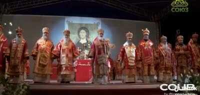 Ну,дядька,с бородой,жирный,старый,одет в нелепые тряпки ,несет чушь....