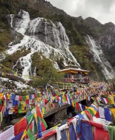 Holy Water Falls - Chumi Gyatse.