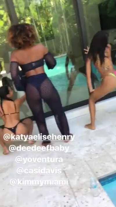 More twerking with the girls