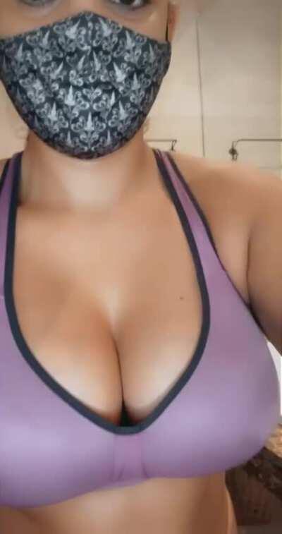 I was to bored to edit the video after my training 🤣 But anyway it’s all about big tits and ass so I hope you enjoy that 40y old body 💋