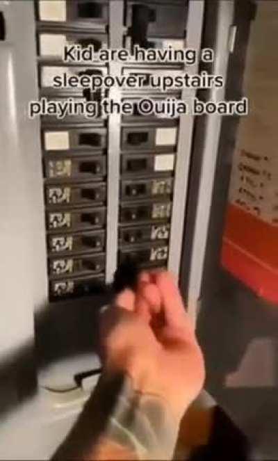 bro just traumatized his own kids.. he will have to pay for a psychiatrist later