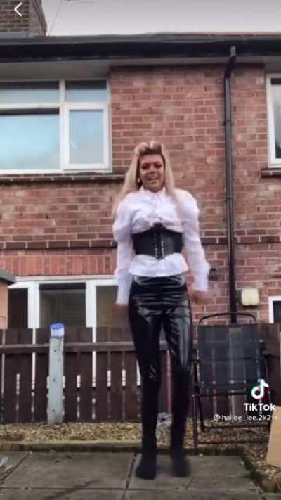 Me celebrating 4K on cringetime! 🥳