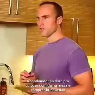 Coitada,não é bom ficar solitário brincando com vc msm....