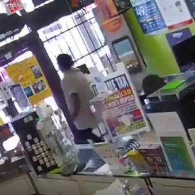to rob a store with quick witted owners