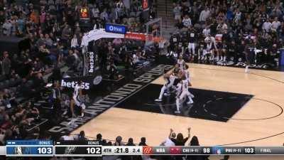 [Highlight] Brunson makes the step back look easy to put the Mavs up three with 21.3 left and give him 29