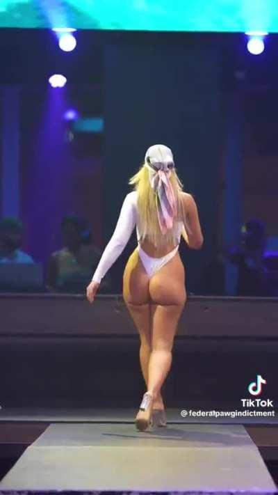 Wish I knew who this was 👀😩