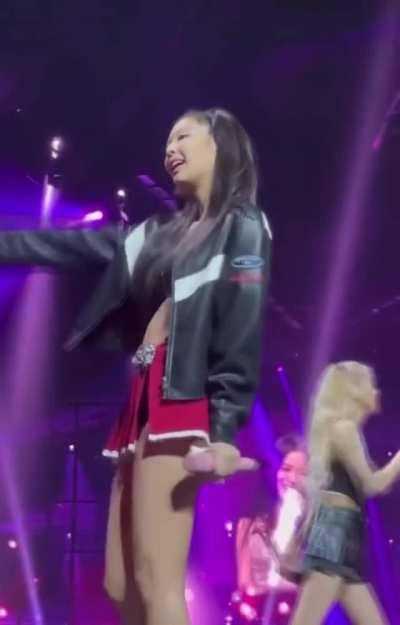 Sexy outfit ✅ + nice boobies ✅ + hot ass cheeks in the end ✅ = 🥵🤤😋👅