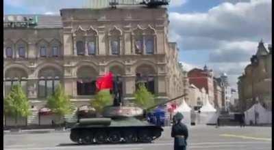 Moscow military parade sees only one tank: ancient T34
