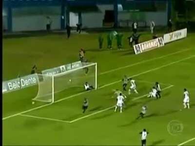 Nem todo herói usa capa